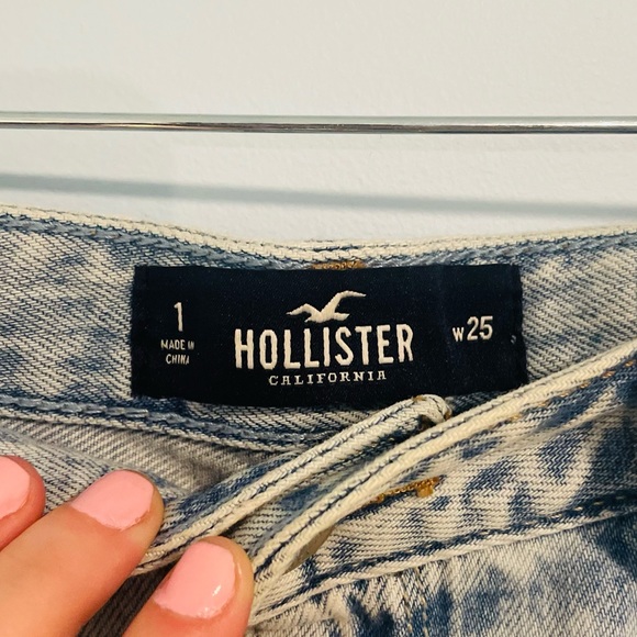 Hollister Light Wash Ripped Jean Skirt With Pink Floral Embroidery🌸🌷 - Picture 7 of 8